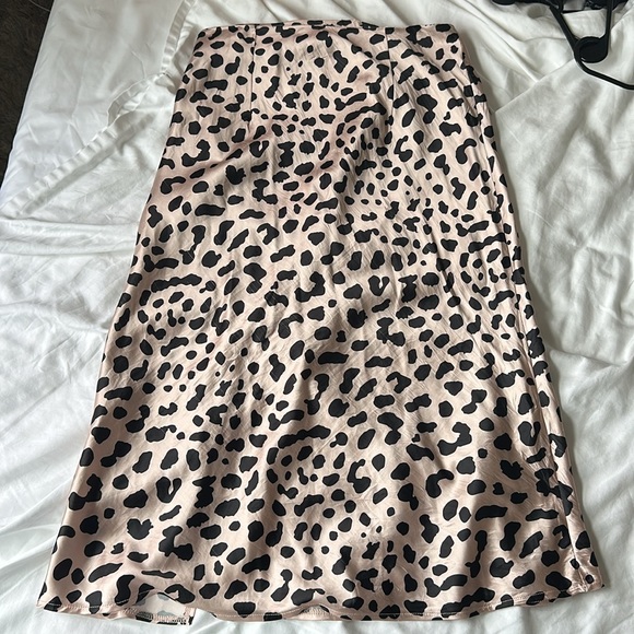 Princess Polly midi skirt leopard cheetah print satin size 6 - Picture 4 of 4